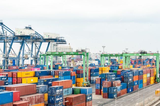 containers port-4602964_1280.jpg