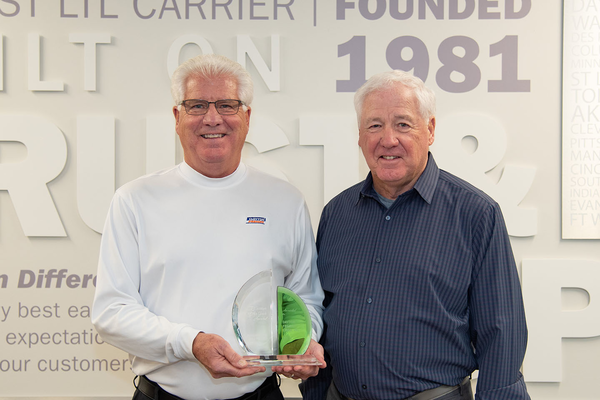 DAYTON FREIGHT RECEIVES THE 2022 LTL CARRIER OF THE YEAR FROM SCOTTS MIRACLE-GRO 