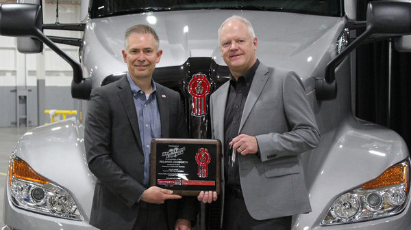 Kenworth Chillicothe Plant Delivers Milestone 750,000th Truck to Heartland Express