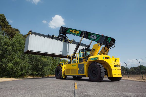 Hyster ships hydrogen fuel cell ReachStacker to the Port of Valencia
