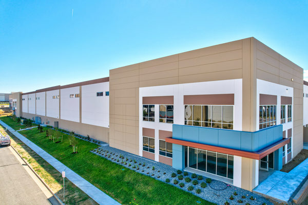 CBRE Completes 137,500 SF in New Leases at Eastpark 70, Bringing Denver Park to Full Occupancy