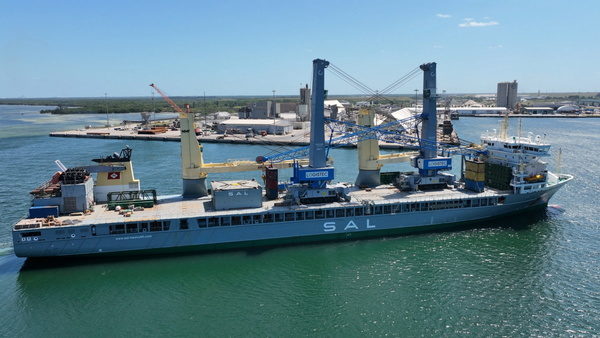 SeaPort Manatee, LOGISTEC USA welcome two new mobile harbor cranes