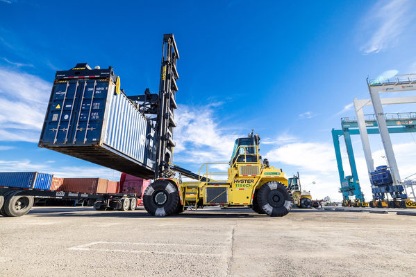 Hyster recognized by Fast Company for world’s first hydrogen-powered top-pick container handler