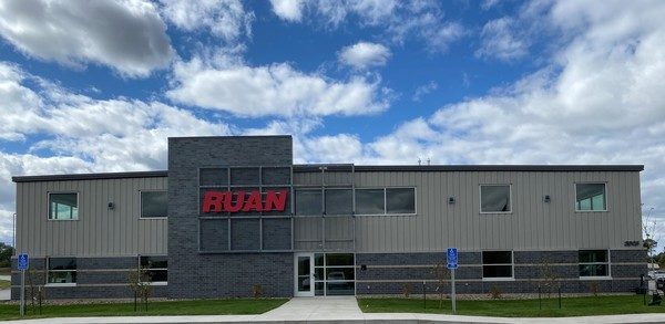Ruan Holds Ribbon Cutting Ceremony at Operating Center 