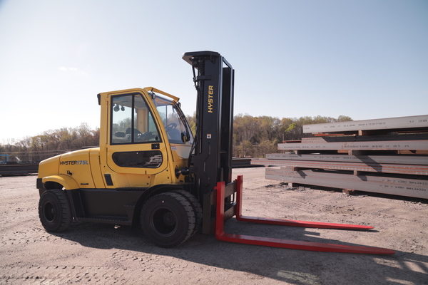 Hyster wins award for high-capacity electric forklift
